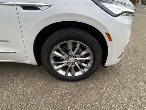 Used 2022 Buick Enclave Avenir w/ Avenir Technology Package image 11