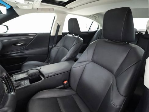 Used 2021 Lexus ES 300h w/ Premium Package image 12