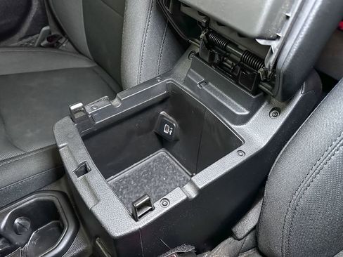 Certified 2021 Jeep Wrangler Unlimited Sport image 39