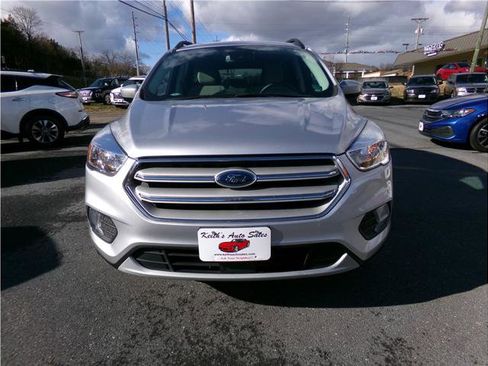Used 2018 Ford Escape SE w/ Ford Safe & Smart Package image 2