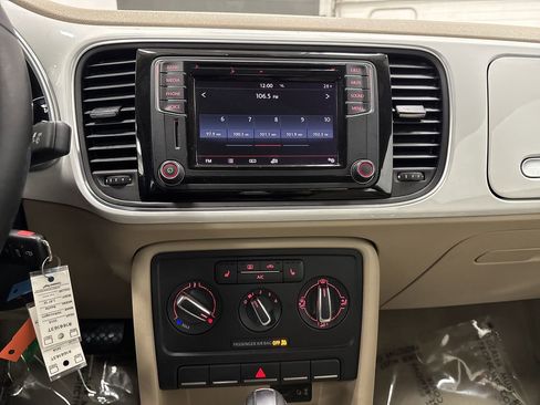 Used 2016 Volkswagen Beetle 1.8T SE image 8