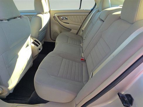 Used 2018 Ford Taurus SE image 18