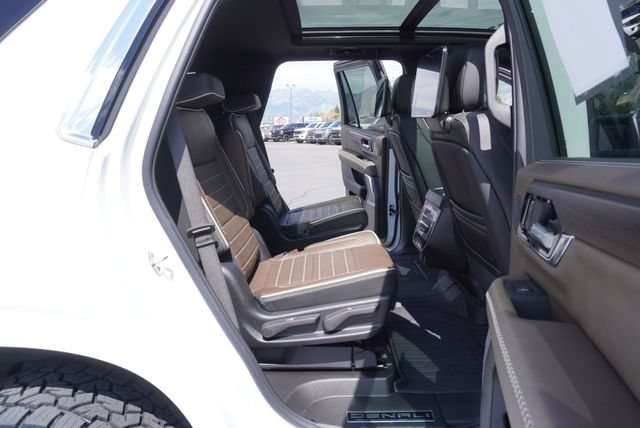 Used 2026 GMC Yukon Denali Ultimate w/ LPO, Floor Liner Package AWD/4WD image 26