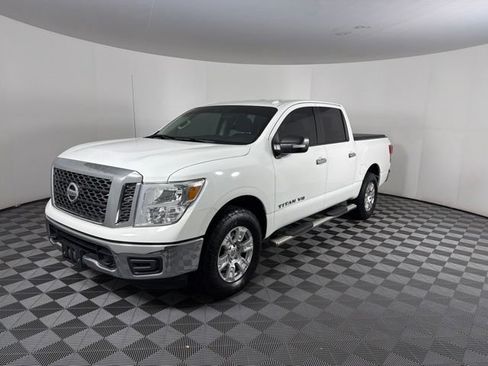 Used 2018 Nissan Titan SV AWD/4WD image 20