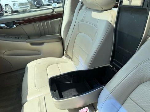 Used 2004 Cadillac De Ville DHS w/ Equipment Group image 26