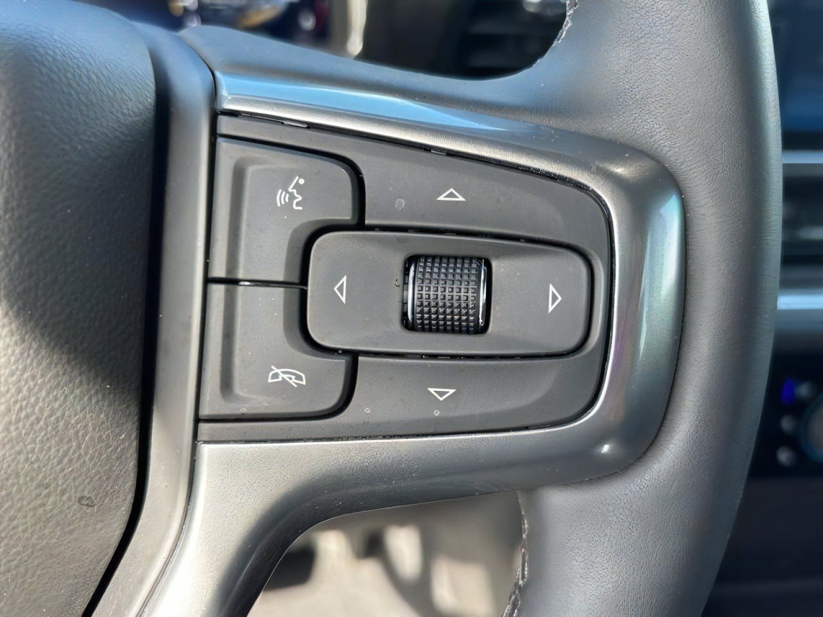 Used 2025 Chevrolet Silverado 2500 LTZ w/ LTZ Premium Package AWD/4WD image 22