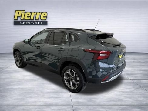 New 2026 Chevrolet Trax LT w/ LT Convenience Package FWD image 2