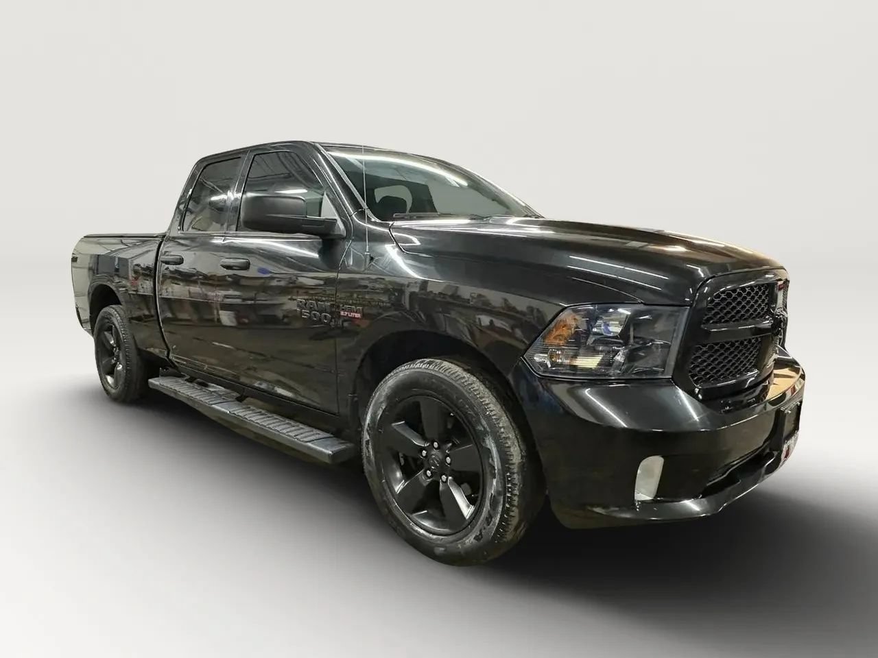 Used 2018 RAM 1500 Express w/ Black Ram 1500 Express Group AWD/4WD image 2