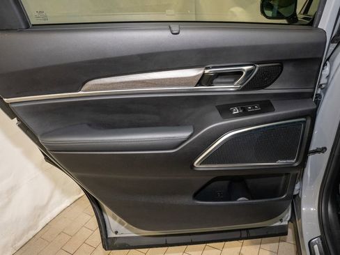 Used 2022 Kia Telluride SX w/ SX Prestige Package image 11