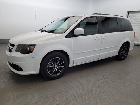 Used 2016 Dodge Grand Caravan R/T FWD image 2