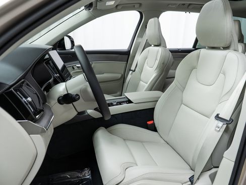 New 2026 Volvo XC90 B6 Ultra w/ Protection Package image 13