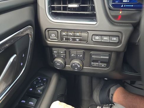 Used 2024 Chevrolet Tahoe High Country w/ Premium Package image 21