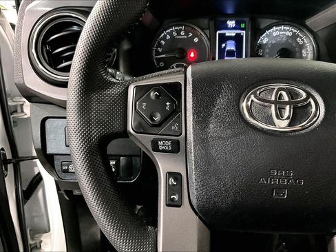 Used 2022 Toyota Tacoma TRD Off-Road w/ Technology Package AWD/4WD image 24