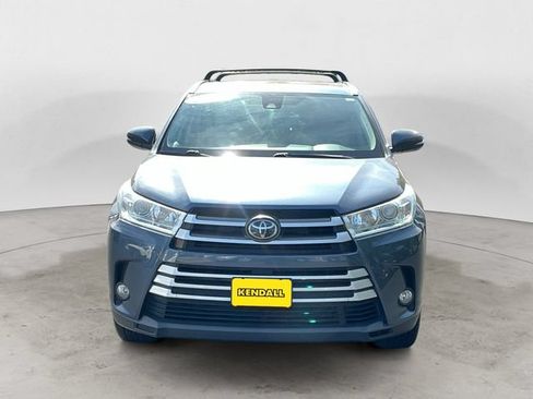 Used 2018 Toyota Highlander XLE AWD/4WD image 2