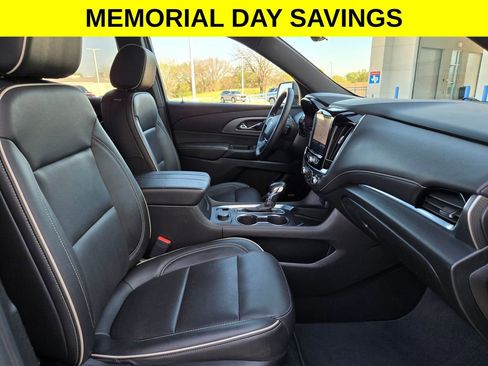 Used 2023 Chevrolet Traverse Premier FWD image 28