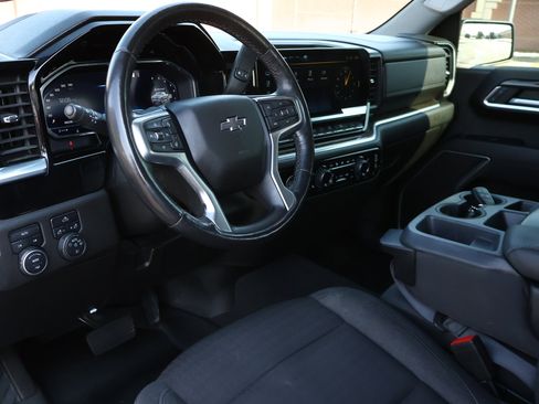 Used 2022 Chevrolet Silverado 1500 RST image 3