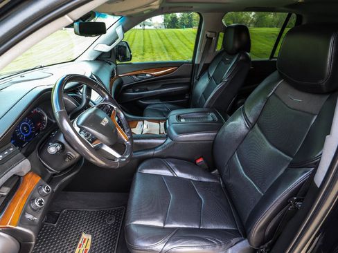 Used 2018 Cadillac Escalade Luxury image 43