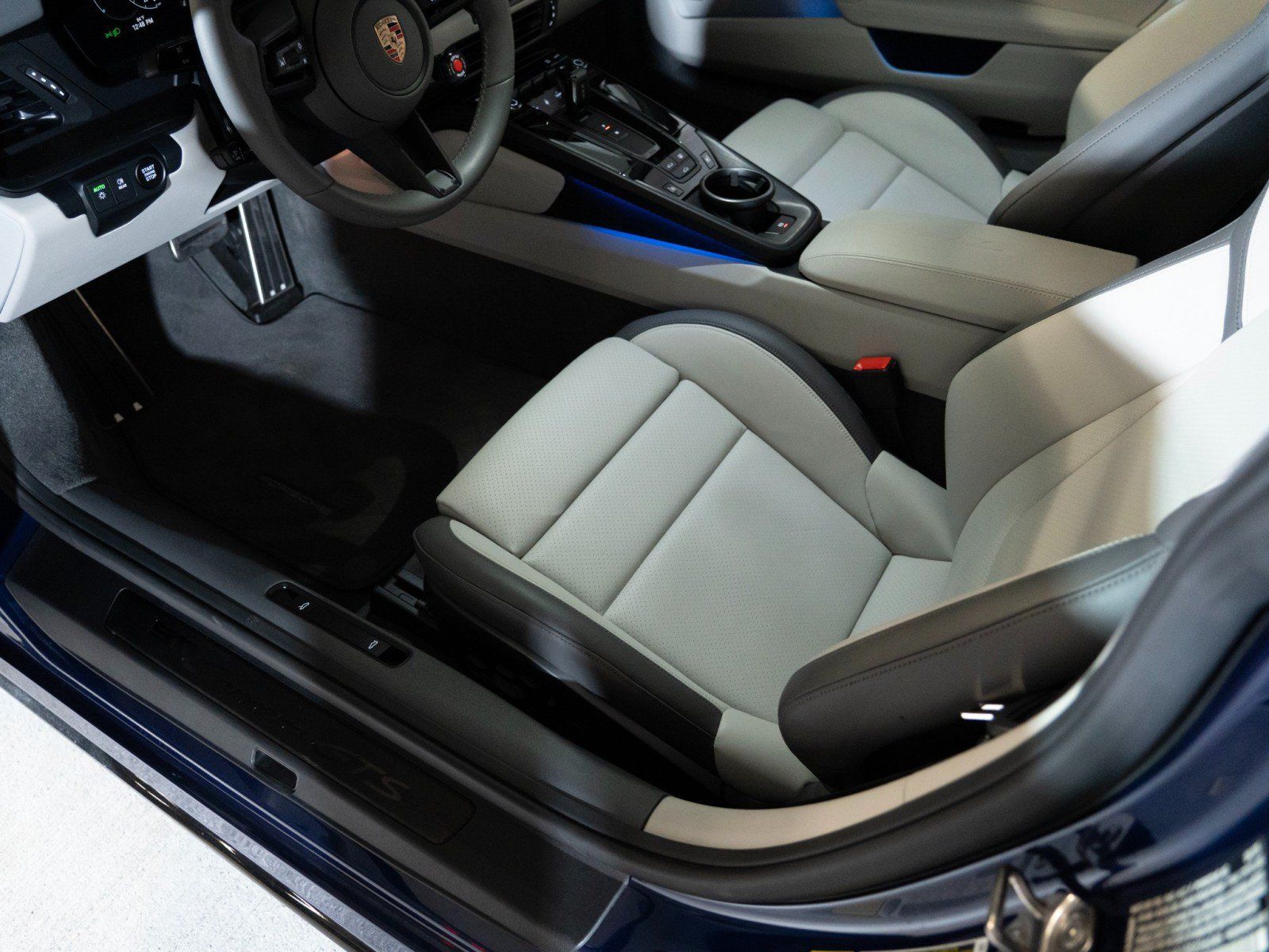 Certified 2025 Porsche 911 Carrera GTS RWD image 15