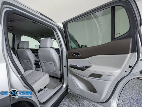 Used 2020 GMC Acadia SLT w/ LPO, Cargo Package AWD/4WD image 39