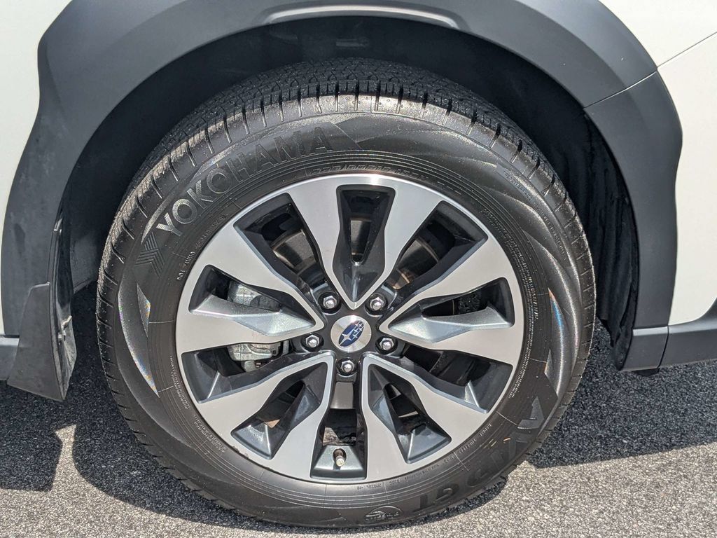 Certified 2025 Subaru Outback Limited AWD/4WD image 10