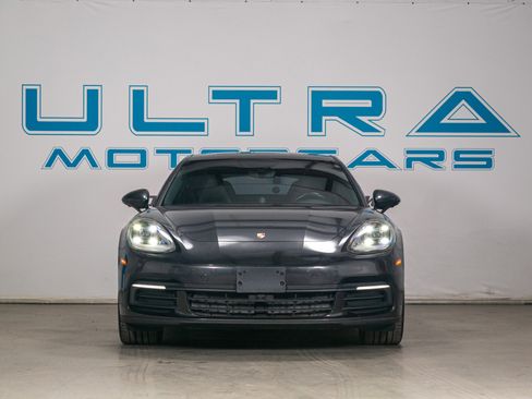 Used 2018 Porsche Panamera 4 image 9