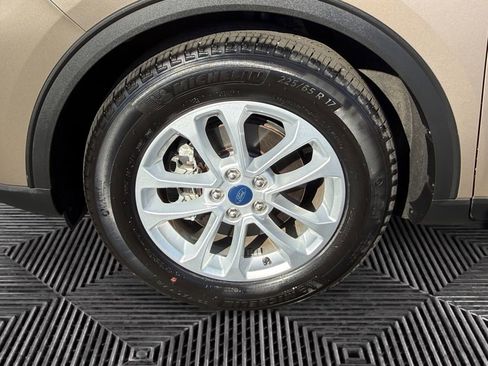 Used 2020 Ford Escape SE image 15