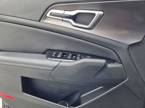 Used 2024 Kia Sportage EX image 19