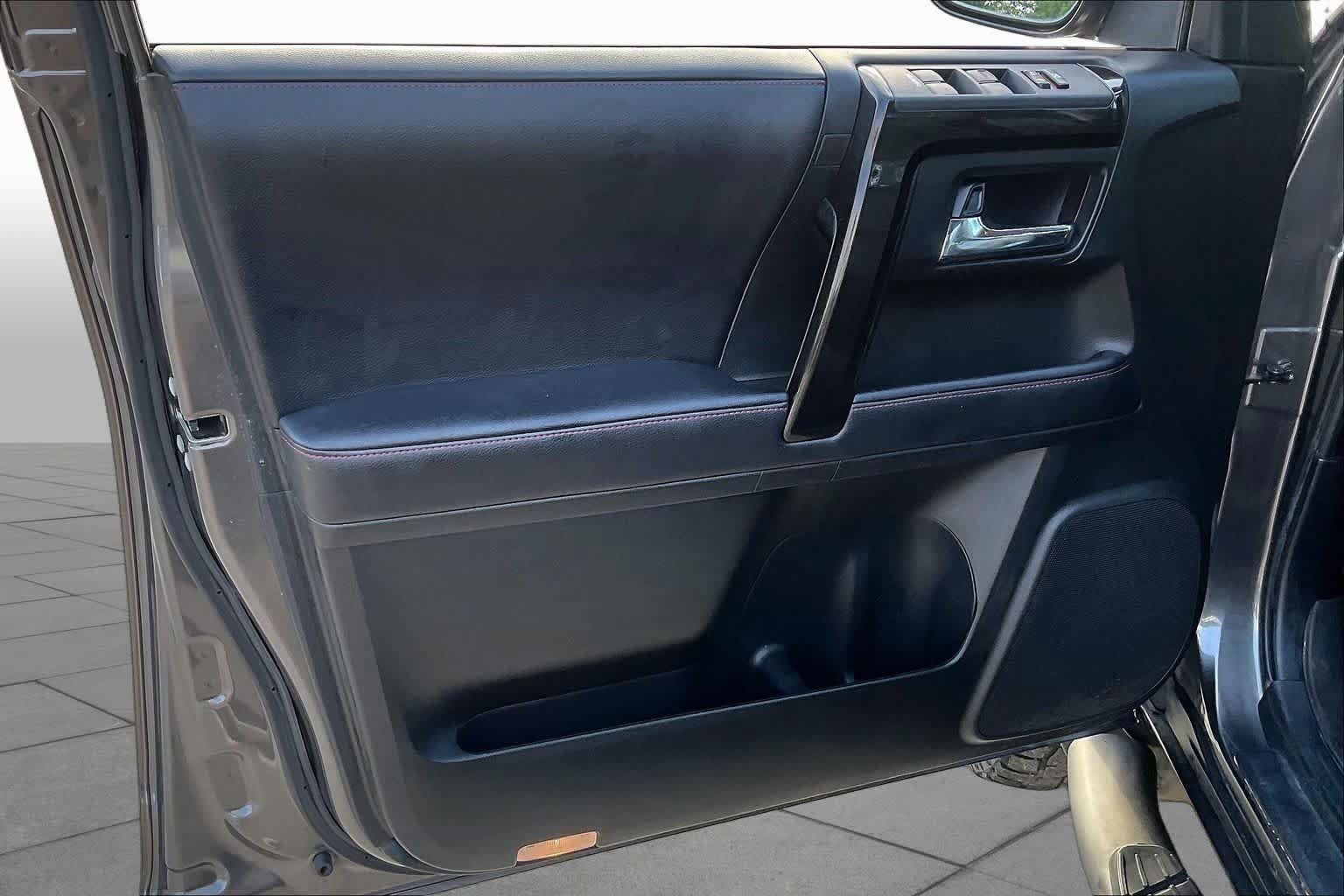Used 2018 Toyota 4Runner TRD Off-Road Premium AWD/4WD image 22
