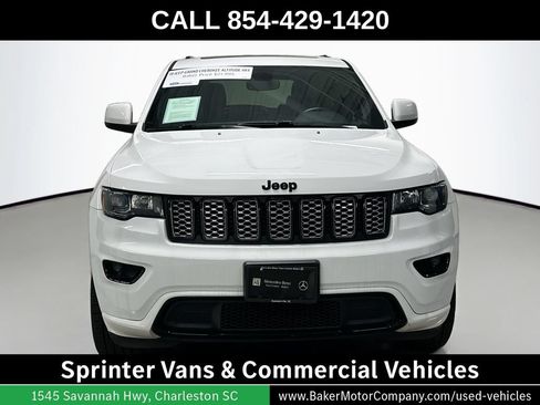 Used 2019 Jeep Grand Cherokee Altitude AWD/4WD image 6