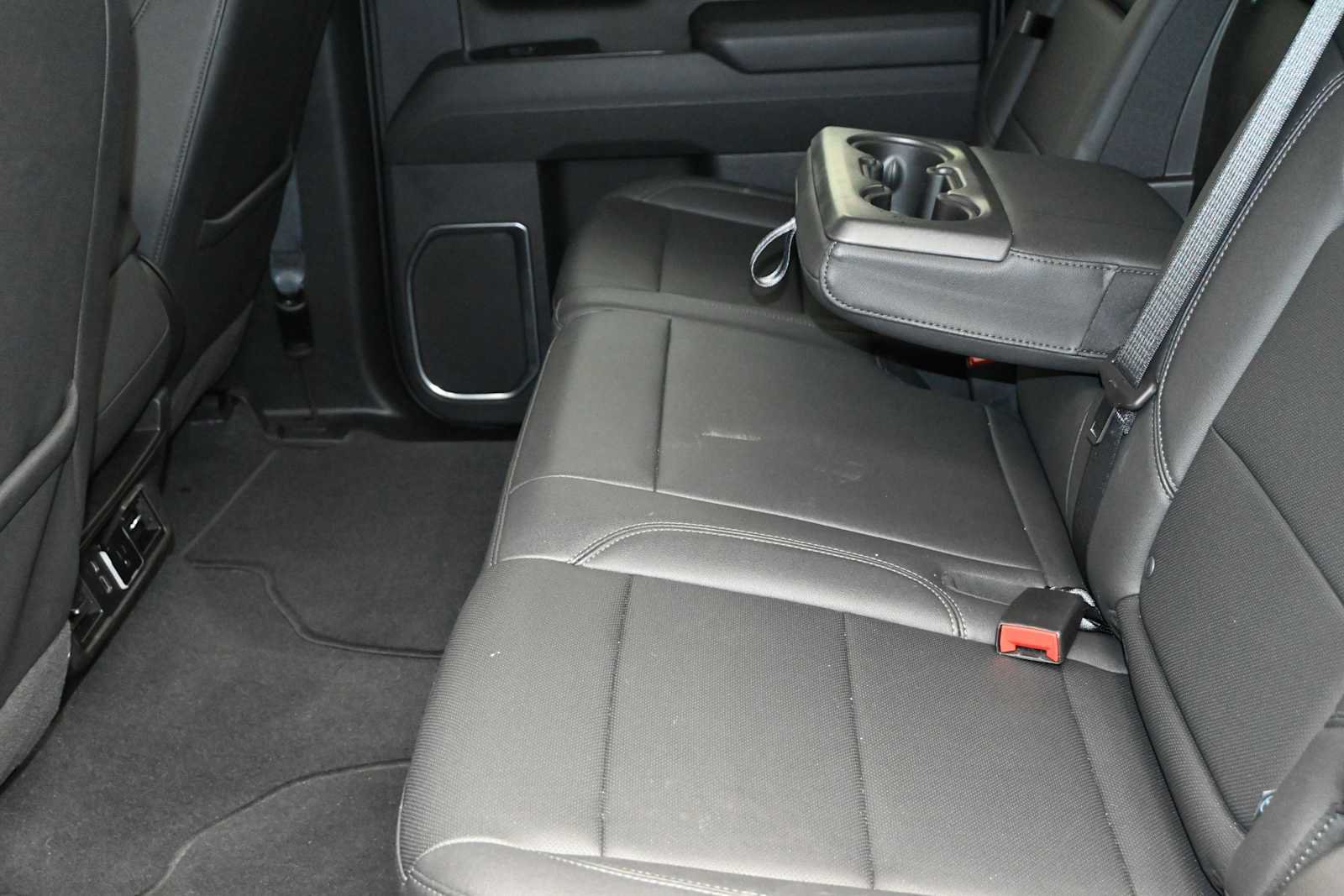 Used 2026 GMC Sierra 1500 SLT AWD/4WD image 24