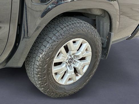 Used 2022 Nissan Frontier SV w/ Technology Package RWD image 5