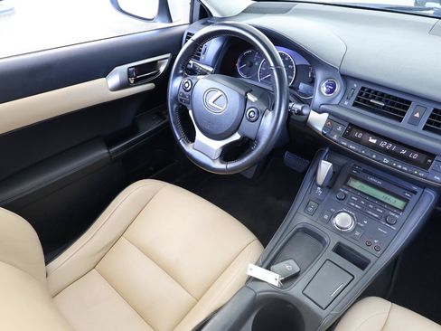 Used 2016 Lexus CT 200h w/ Seat Comfort Package FWD image 15