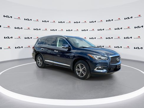 Used 2019 INFINITI QX60 Luxe w/ Essential Package image 2