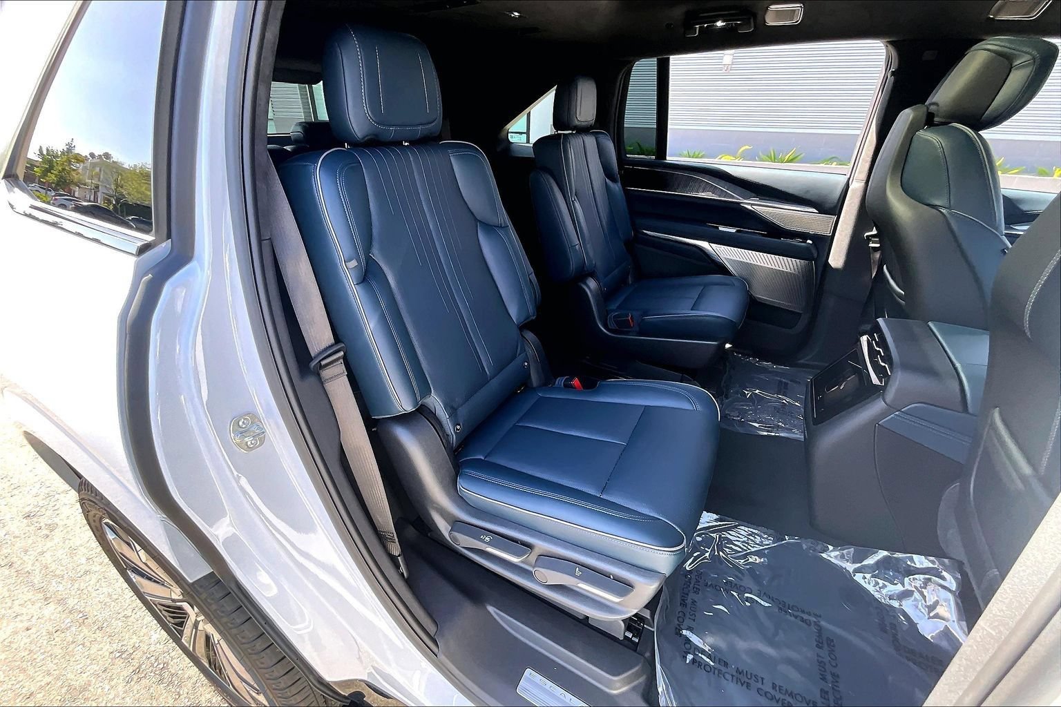 New 2026 Cadillac Escalade IQ Luxury 2 w/ LPO, Floor Liner Package AWD/4WD image 32