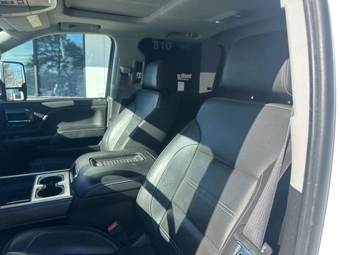 Used 2019 GMC Sierra 2500 Denali image 2