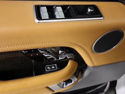 Used 2019 Land Rover Range Rover Autobiography image 23