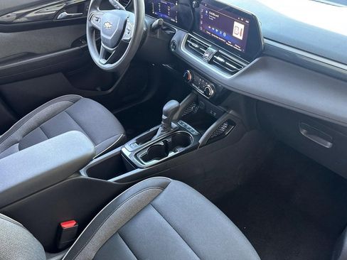 Used 2025 Chevrolet TrailBlazer LT FWD image 31