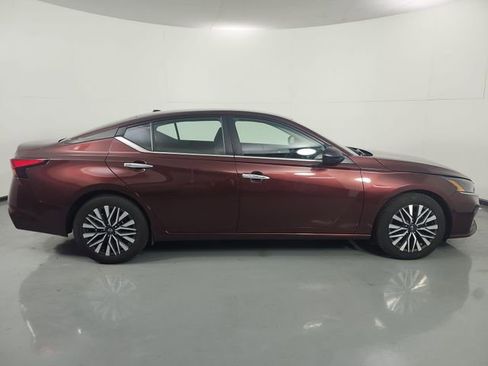 Used 2024 Nissan Altima 2.5 SV image 34