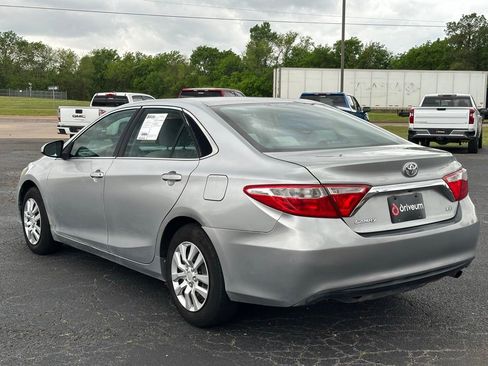 Used 2016 Toyota Camry LE image 7