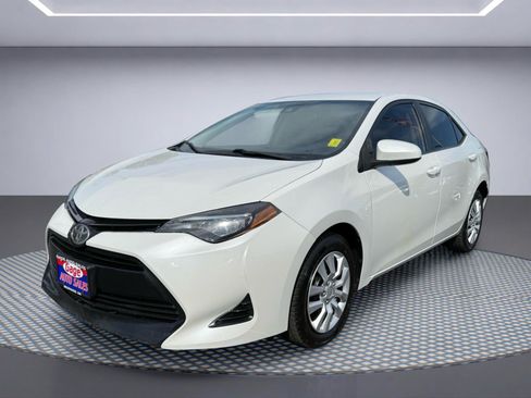 Used 2017 Toyota Corolla LE w/ Carpet Mat Package (TMS) FWD image 2