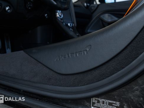 Used 2022 McLaren 765LT RWD image 23