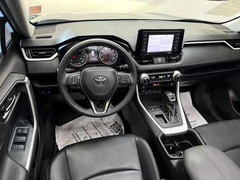Used 2022 Toyota RAV4 XLE Premium image 11