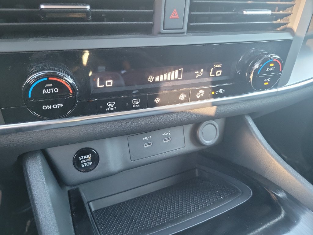 Used 2025 Nissan Rogue SV FWD image 18