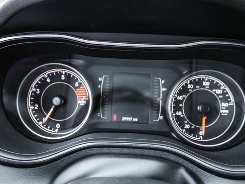 Used 2019 Jeep Cherokee Latitude Plus FWD image 21