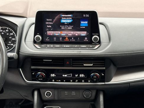 Used 2023 Nissan Rogue SV w/ SV Premium B Package image 16