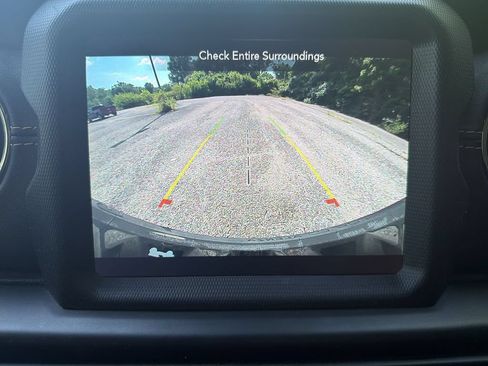 Used 2021 Jeep Wrangler Unlimited Sahara AWD/4WD image 15