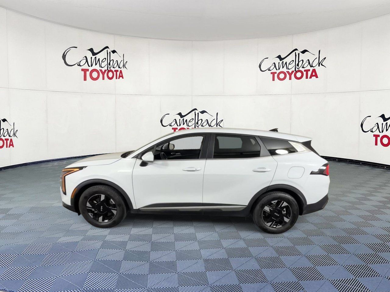 Used 2026 Kia Sportage LX FWD image 8