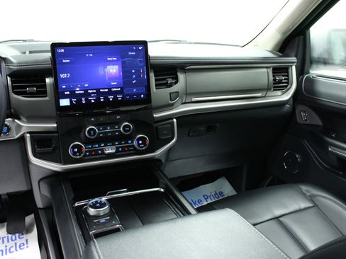 Used 2024 Ford Expedition XLT image 20
