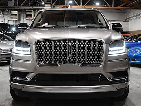 Used 2019 Lincoln Navigator Reserve AWD/4WD image 2