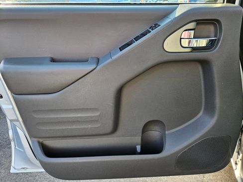 Used 2015 Nissan Frontier SV AWD/4WD image 14